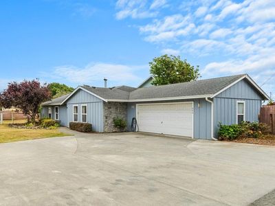884 Mary Ln