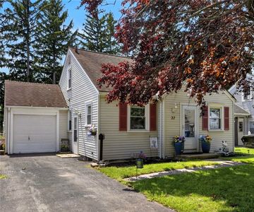 27 Dewain St