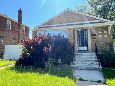 9244 S Sacramento Ave