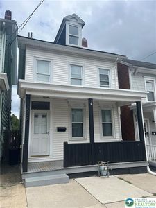 528 Centre St