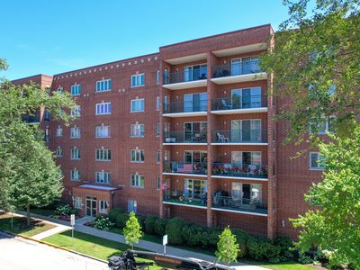 Property at 1325 Perry St APT 402, Des Plaines, IL