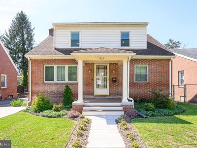 913 W Martin St