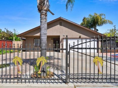 Property at 924 W Valencia Ave, Fresno, CA