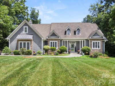 587 Amesbury Dr