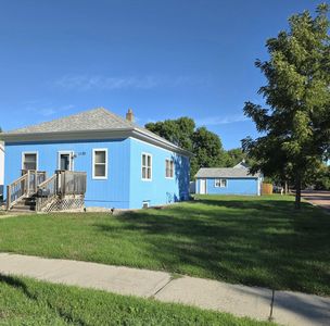 Property at 1120 E 2nd Ave, Mitchell, SD