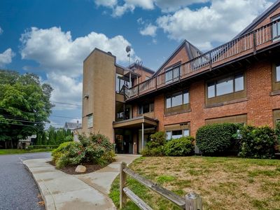 Property at 267 Locust St APT 1A, Northampton, MA