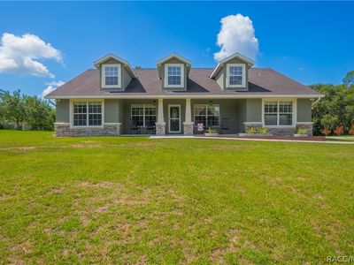 4618 E Stallion Ln