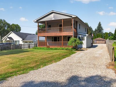 232 Bender St