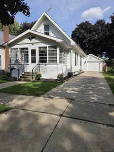 305 Giles Ave