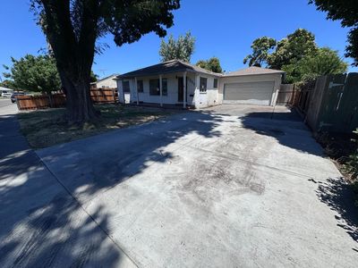 3324 Moon Ave