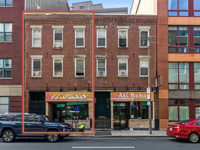 147-147-147A E Berkeley St