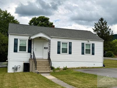 2213 Hemlock Hl