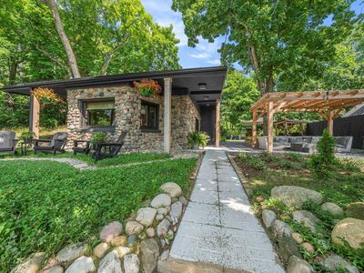 6988 Peninsula Dr