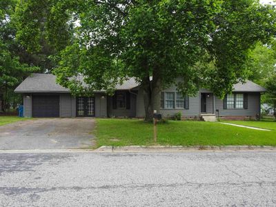 1211 Lamar Dr