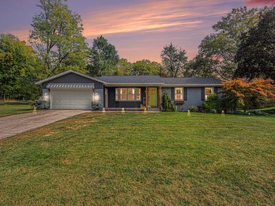 810 Paradise Lake Dr SE