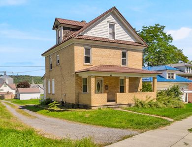 1004 Woodland Rd