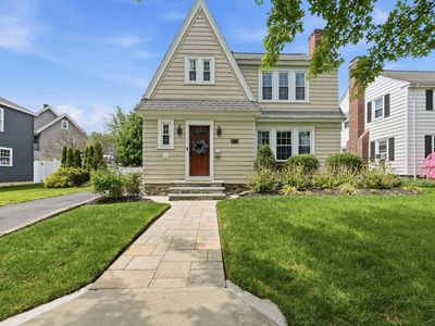 16 Bay State Rd
