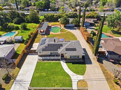 1421 Lydia Ln
