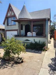 6812 S Van Ness Ave