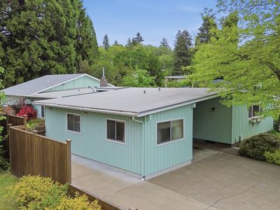 105 E 39th Ave