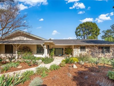 4 Deerhill Dr