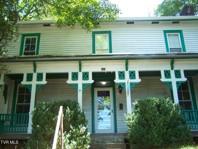 301 S Cherokee St