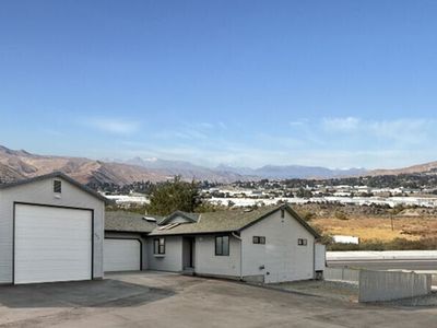 326 Goldcrest Street