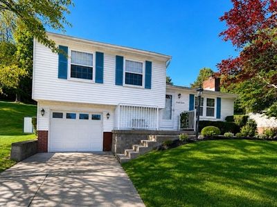 Property at 121 Glengarry Dr, Coraopolis, PA