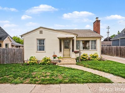 147 E 16th St