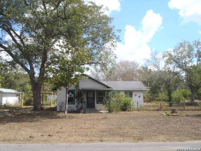 921 Pecan St