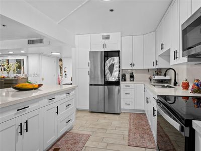 671 NE 195th St APT 329E