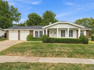 Property at 1230 Luray Dr, Chesterfield, MO