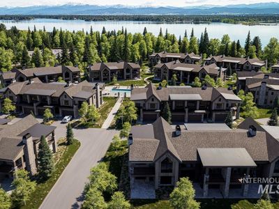 2 Dockside Cir