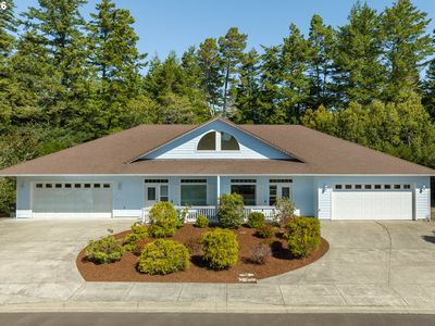 Property at 1011 10th St, Florence, OR