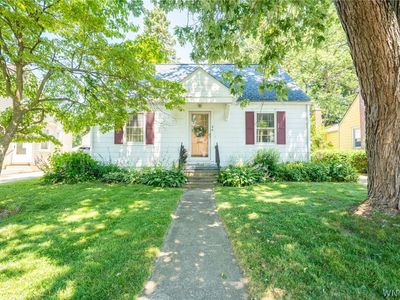 44 Beverly Pl