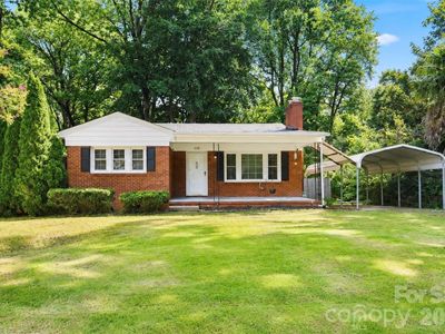 608 Pamela St NE