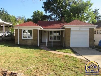 Property at 2215 SW 8th Ave, Topeka, KS