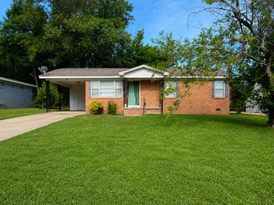 918 Lynden Blvd