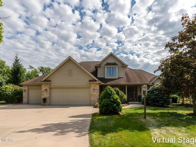 101 Hawthorn Ct
