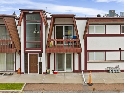 324 13th Ave S APT 8