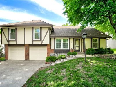 10106 NW Mirror Lake Dr