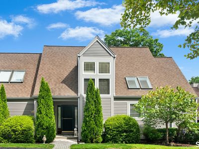 230 New Canaan Avenue #23