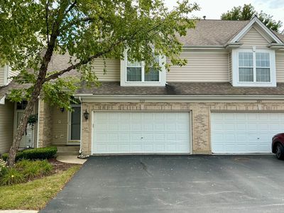 1121 E Danbury Dr