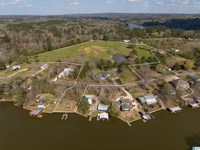 401 Lakeshore Ln