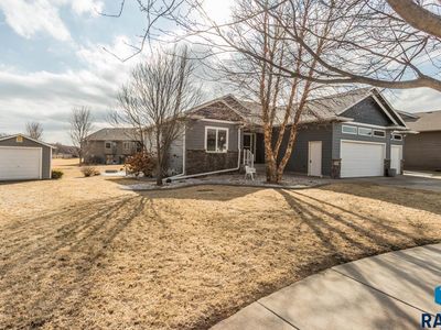 2825 E Sunflower Cir