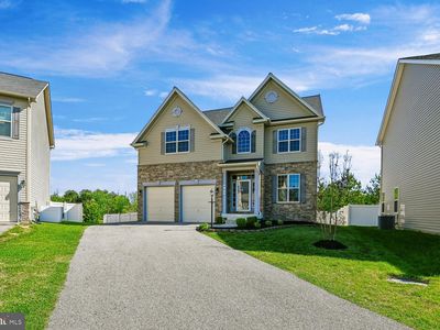 605 Strawberry Row