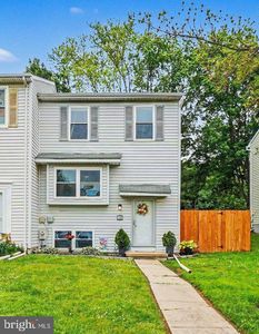 743 Custis St