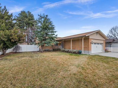 1065 E Fallbrook Way