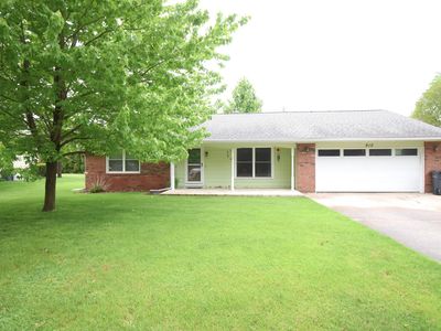 910 E Stewart Dr