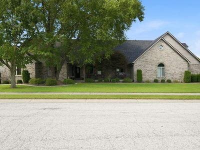 702 Peach Tree Ln